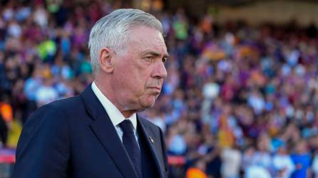 El entrenador del Real Madrid Carlo Ancelotti durante el Clásico. Foto: EFE/Siu Wu