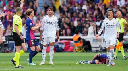 El futbolista del Real Madrid, Raul Asencio, en el Clásico. Foto: EFE