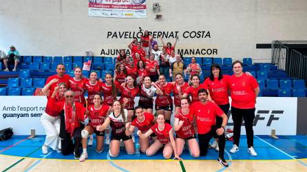 La plantilla del conjunto cooperativista celebra su buena actuación. Foto: CVSPSP