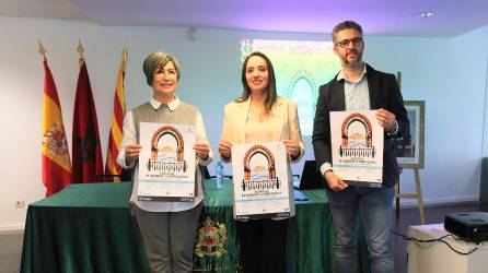 De izquierda a derecha, Charafa Alaoui, vicecónsul encargada de asuntos sociales; Ikram Chahine, cónsul general del Reino de Marruecos en Tarragona; y Kamal Eddahri, vicecónsul encargado del servicio social y cultural, durante la presentación.