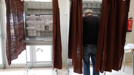 Votación en un colegio de Tarragona durante las elecciones del 28-M. FOTO: p. ferré