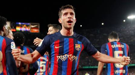Sergi Roberto celebra el tanto del empate conseguido en el Camp Nou ante el Madrid. foto: efe
