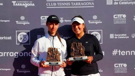 Carla Muro y Yleymi posan en uno de los últimos torneos conquistados.