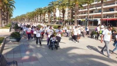 El primer tramo del recorrido de los 5,5 kilómetros de la caminata transcurrió por el Passeig Jaume I. Foto: Cedida