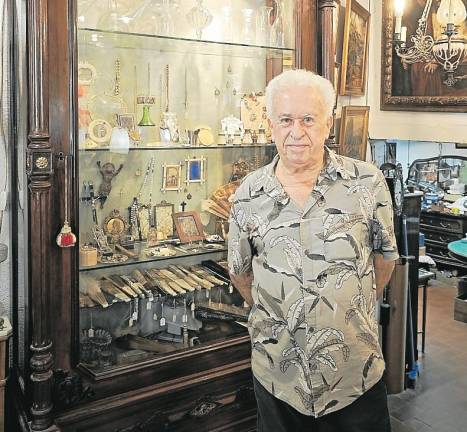 $!Pere Vergés está a punto de cerrar definitivamente su tienda de antigüedades. FOTO: N.R.