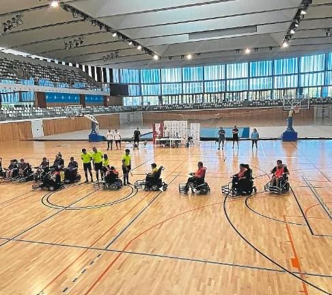 El clínic formativo contó en su parte práctica con la disputa de dos encuentros de fútbol entre los participantes. Foto: Nàstic
