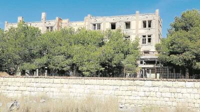 El Ayuntamiento pide que se retire la valla, para acceder a la zona verde de la finca. FOTO: Fabián Acidres