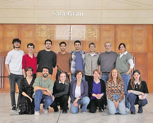 $!El elenco de ‘La tercera fuga’, ayer durante la presentación en el Teatre Nacional de Catalunya. Foto: Sara Soteras/ACN