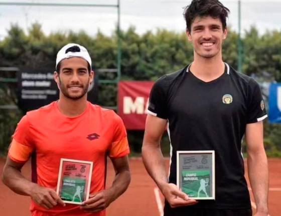 Daniel Cukieman y David Jordà, con sus trofeos tras la final de Gurb. FOTO: Tennis Tarragona