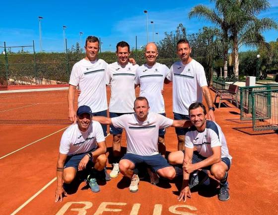 Equipo +40 de tenis del CT Reus Monterols. Foto: Cedida