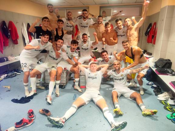 Los jugadores festejaron la victoria en el vestuario. foto: Nàstic
