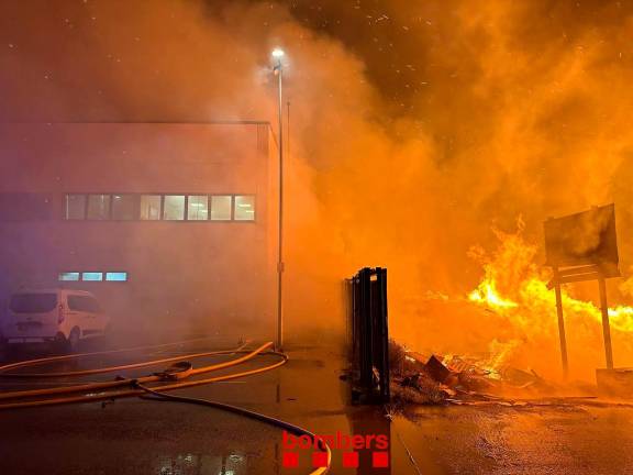 El incendio ha comenzado a las cuatro de la madrugada