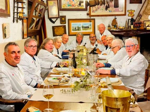 Membres de la Societat Gastronòmica d’Amics de la Cultura del Vi. Foto: Arxiu Ardotegi-2