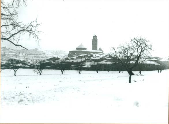 Una nevada que hi va haver al municipi, i que es va poder immortalitzar, i ara es pot veure exposada a ‘Sarral en blanc i negre’. foto: cedida