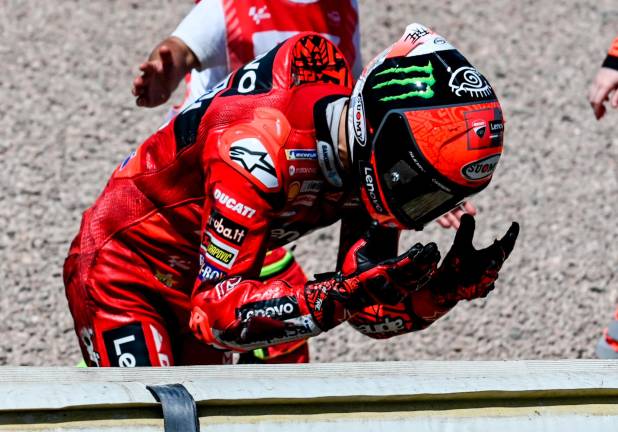 Francesco Bagnaia tras una caída. Foto: EFE