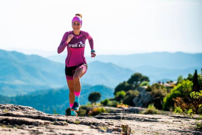 La trail runner Covi Robles en uno de los parajes por donde discurrirá la prueba. foto: @photoset_sport