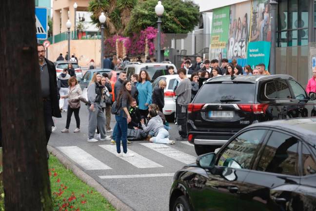 Las víctima, en el suelo. Foto: Marc Bosch