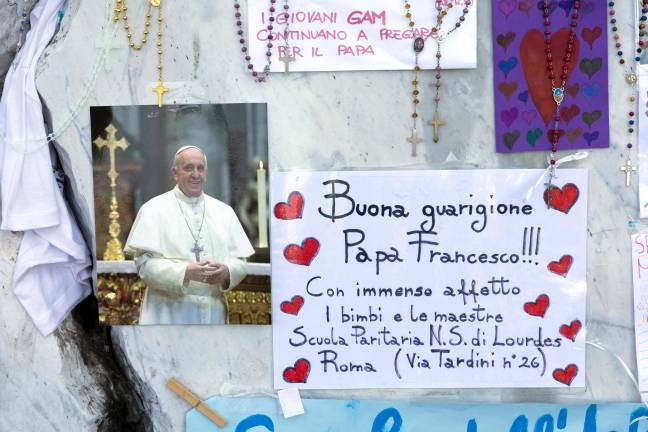 Mensajes de apoyo al papa Francisco. Foto: EFE
