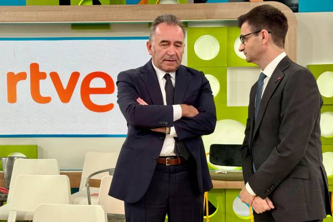 Miquel Calçada, consejero de RTVE y el presidente del gurpo, José Pablo López. Foto: Albert Segura/ACN