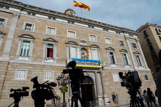 Expectación mediática en la plaça de Sant Jaume de Barcelona. FOTO: EFE