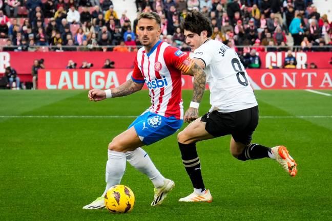 Aleix García en un partido ante el Valencia en Montilivi la pasada jornada. foto: efe