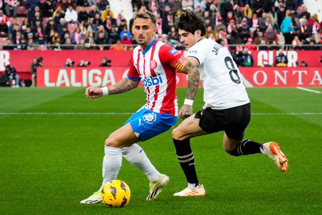 Aleix García en un partido ante el Valencia en Montilivi la pasada jornada. foto: efe