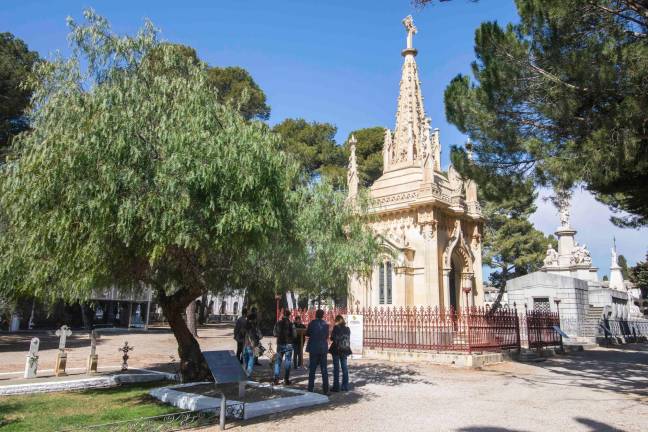 El Panteó Boule luce ya restaurado en el cementerio de Reus
