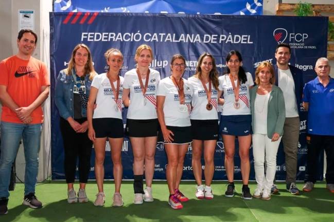 Jugadoras de la Selecció de Tarragona de veteranas. Foto: FC Pàdel