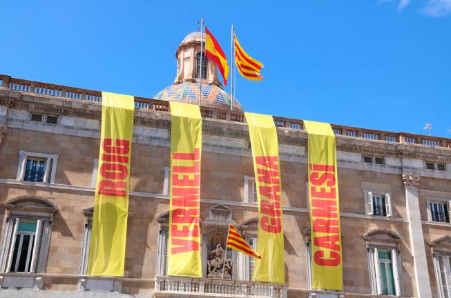 Les banderoles amb el motiu institucional de la Diada al Palau de la Generalitat. FOTO: ACN
