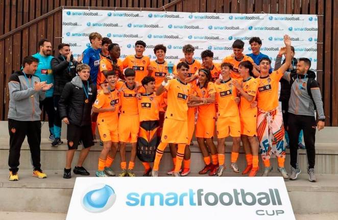El Valencia ganó en sub16 masculino. FOTO: SMART FOOTBALL CUP