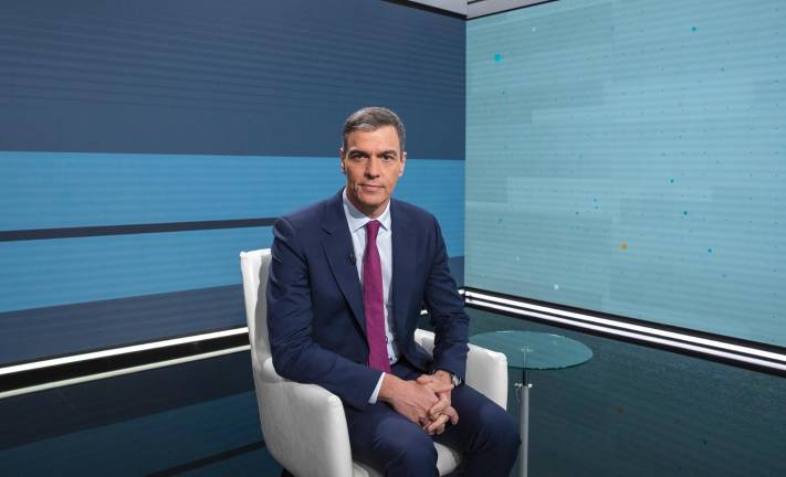 El presidente del Gobierno, Pedro Sánchez, antes de la entrevista a Televisión Española. Foto: EFE