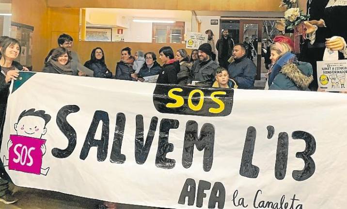 Más de 1.200 vilasecanos firman contra el cierre de una línea en la Escola La Canaleta