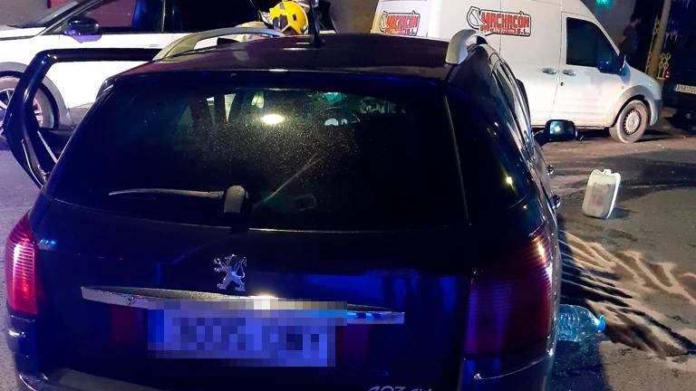 Un conductor bebido y drogado empotra su coche en El Vendrell