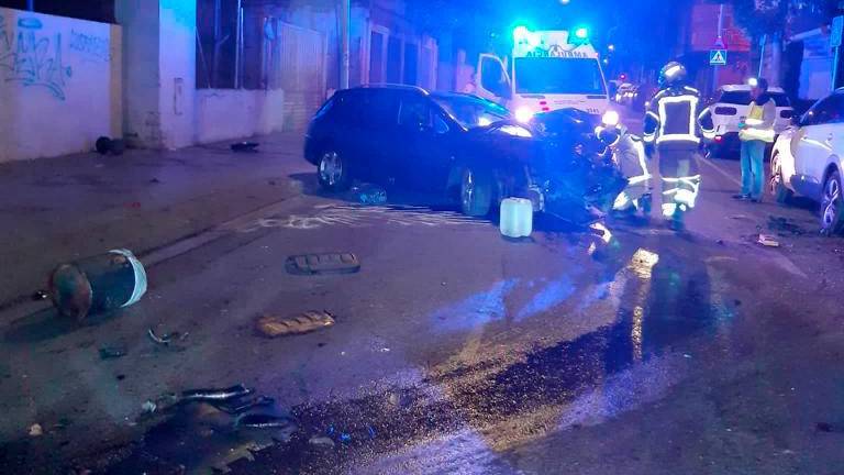 Un conductor bebido y drogado empotra su coche en El Vendrell