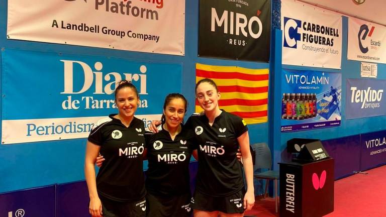 Aikaterina Toliou, Paulina Vega y Elvira Rad acuden a la Copa junto con Sara Ramírez. foto: ctt ganxets