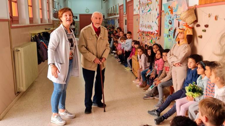 $!Vallverdú a l’escola Martí Poch, de l’Espluga de Francolí, l’única que visità en el seu centenari.