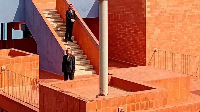 Rigoberta Bandini a l’edifici blau del Barri Gaudí. Foto: Ajuntament de Reus