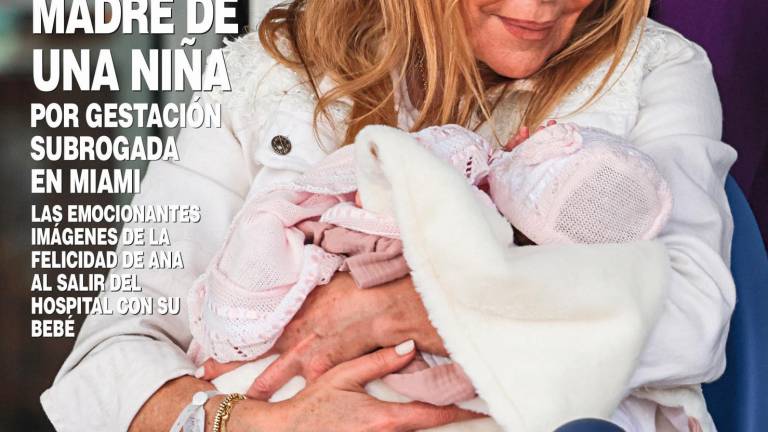 $!Imagen de la portada de la revista ¡Hola! en la que se ve a Ana Obregón saliendo del hospital con su nueva hija. Foto: ¡Hola!