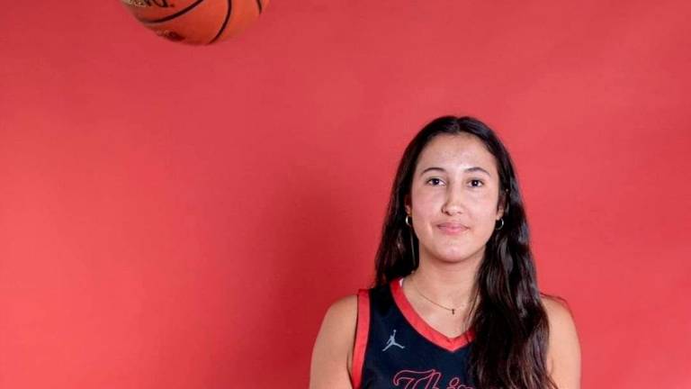 Fernández de Celaya, amb el número 10, del Casper College Lady Thunderbirds. foto: Casper College Thunderbirds.