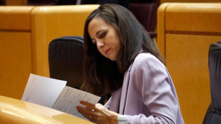 La ministra de Derechos Sociales y Agenda 2030 en funciones, Ione Belarra, este martes, durante una sesión de control del Senado, en Madrid. Foto: EFE