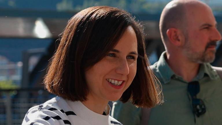 La secretaria general de Podemos, Ione Belarra, participa este viernes en el acto de cierre de campaña de Elkarrekin Podemos en el Palacio Euskalduna de Bilbao. Foto: EFE