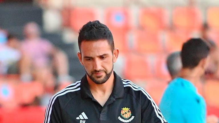 El entrenador Dani Vidal, durante un encuentro de la pretemporada. foto: alfredo gonzález