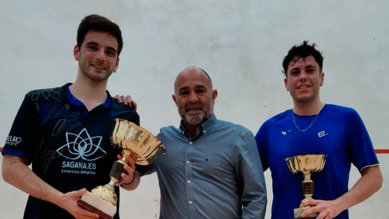 Nilo Vidal, Javier Duce (Club Eurosport La Pineda) y Joel Jaume. FOTO: Cedida