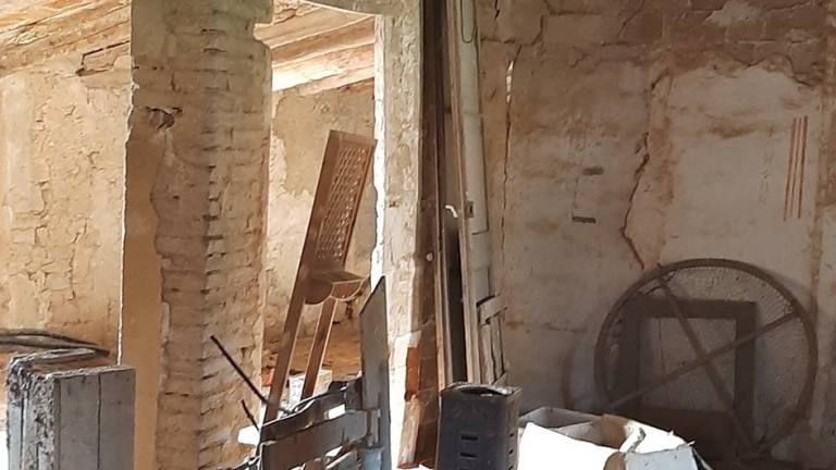 L’interior de l’abadia es troba força deteriorat i les obres permetran una rehabilitació integral de l’espai. Foto: Aj. Senan