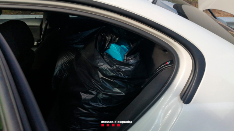 Las bolsas con la droga. Foto: Mossos d’Esquadra