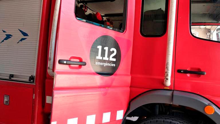 Coches y contenedores en llamas en los barrios de Ponent