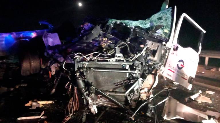 La cabina de uno de los camiones afectados en el accidente de la AP-7, en Terres de l’Ebre. Foto: cedida