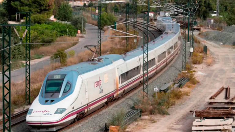 Retrasos en los AVE entre Barcelona y Tarragona tras un incidente con las agujas