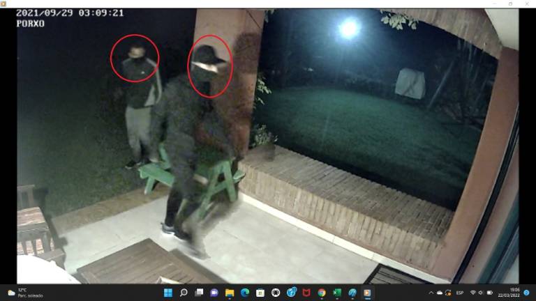Dos ladrones en una casa. FOTO: CEDIDA
