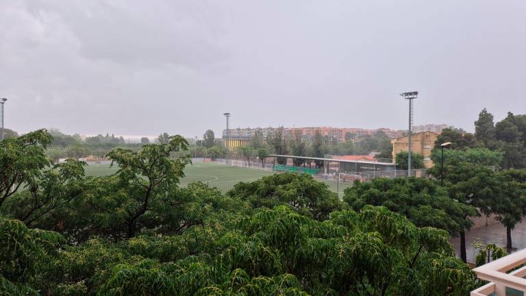 Imagen de Reus bajo la lluvia. Foto: Chris Solichero